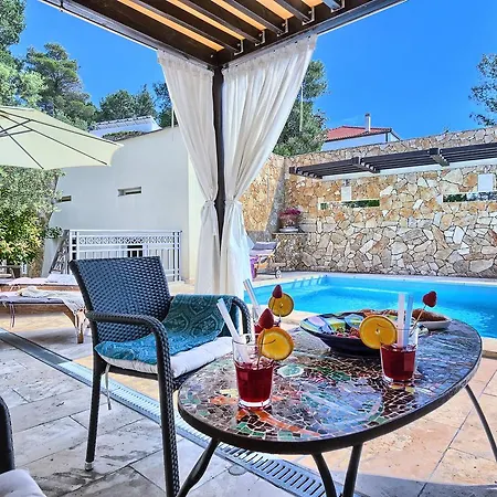 Villa Lotus *